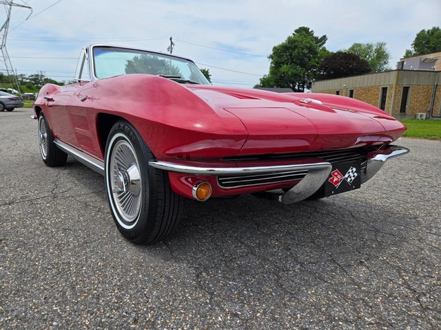 Chevrolet Corvette Vehicle Image 11