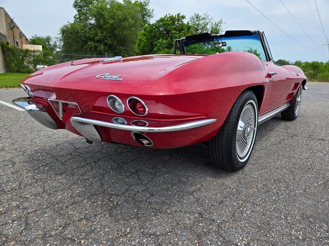 Chevrolet Corvette Vehicle Image 12