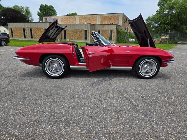 Chevrolet Corvette Vehicle Image 15