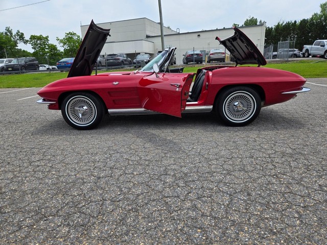 Chevrolet Corvette Vehicle Image 16