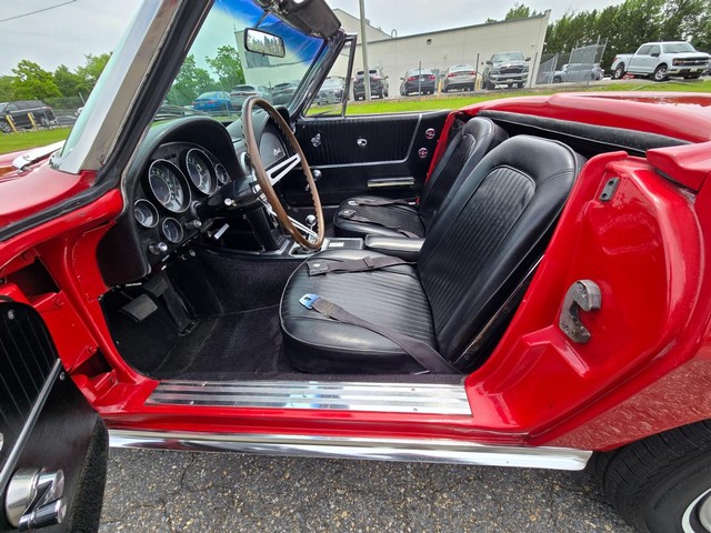 Chevrolet Corvette Vehicle Image 18