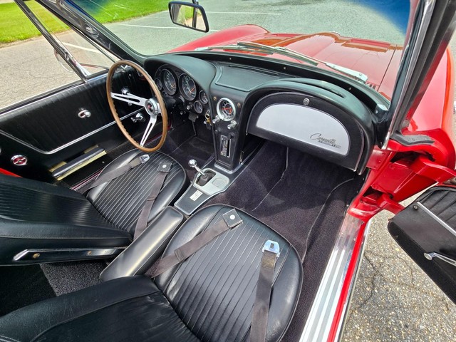 Chevrolet Corvette Vehicle Image 24