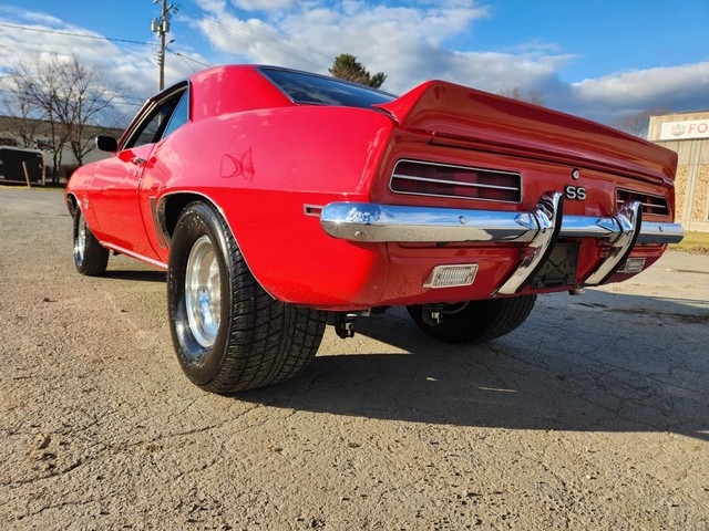 Chevrolet Camaro Vehicle Image 12