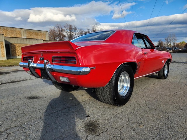 Chevrolet Camaro Vehicle Image 13