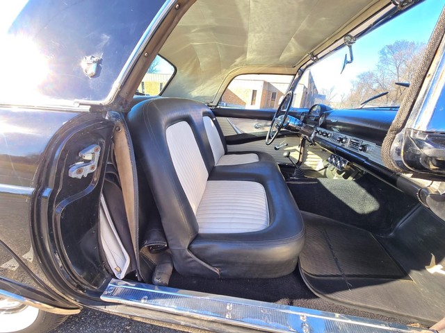 Ford Thunderbird Vehicle Image 18