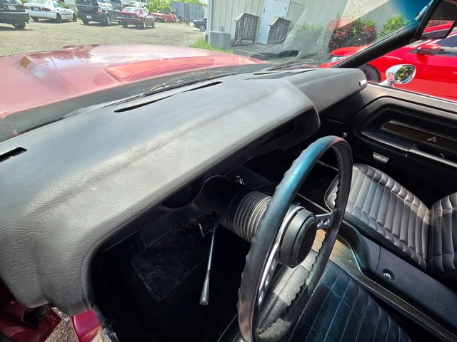 Dodge Challenger Vehicle Image 19