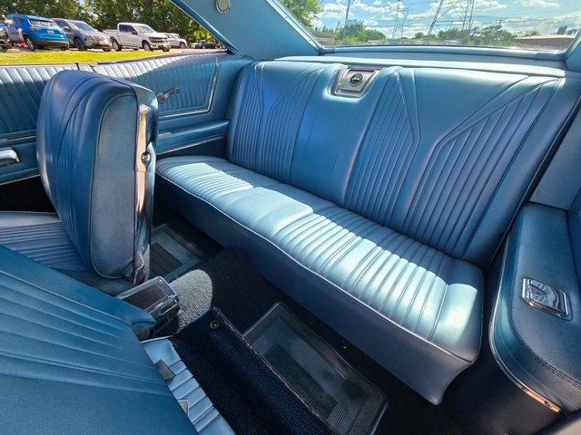 Chevrolet Impala Vehicle Image 21