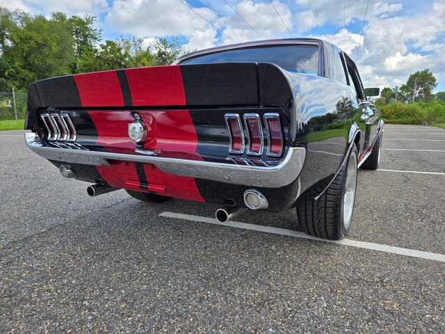 Ford Mustang Vehicle Image 13