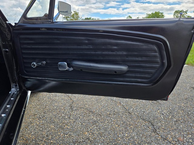 Ford Mustang Vehicle Image 31