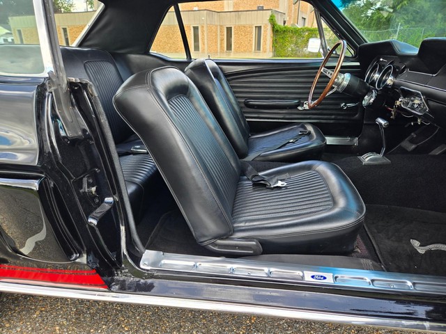 Ford Mustang Vehicle Image 32