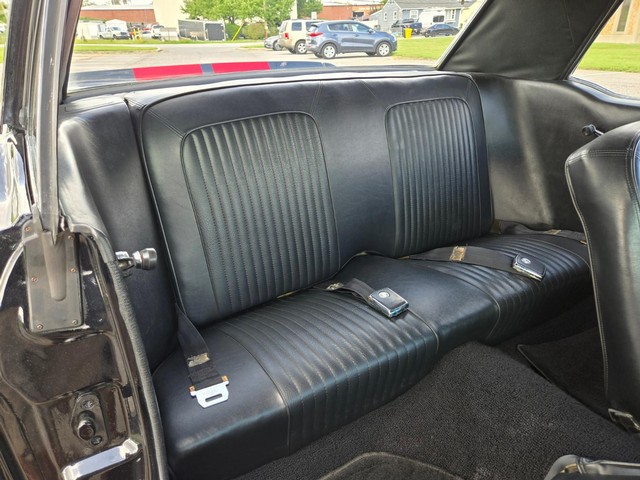 Ford Mustang Vehicle Image 36