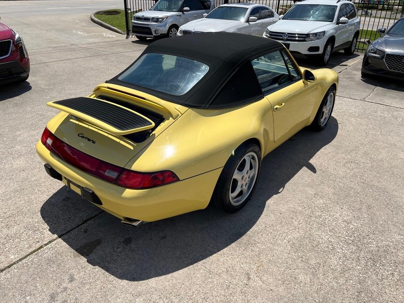 Porsche 911 Carrera Vehicle Full-screen Gallery Image 09