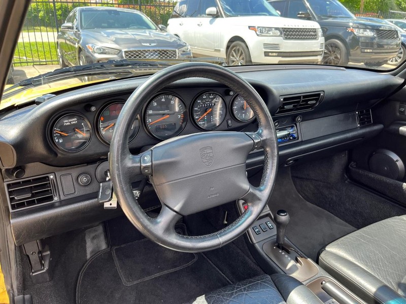 Porsche 911 Carrera Vehicle Full-screen Gallery Image 17