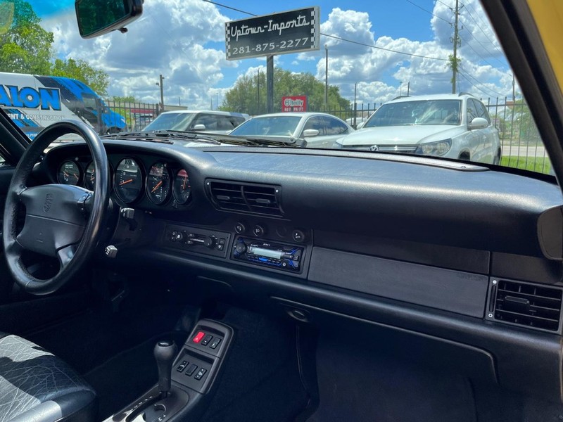 Porsche 911 Carrera Vehicle Full-screen Gallery Image 20