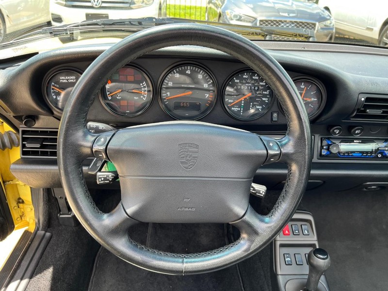 Porsche 911 Carrera Vehicle Full-screen Gallery Image 25