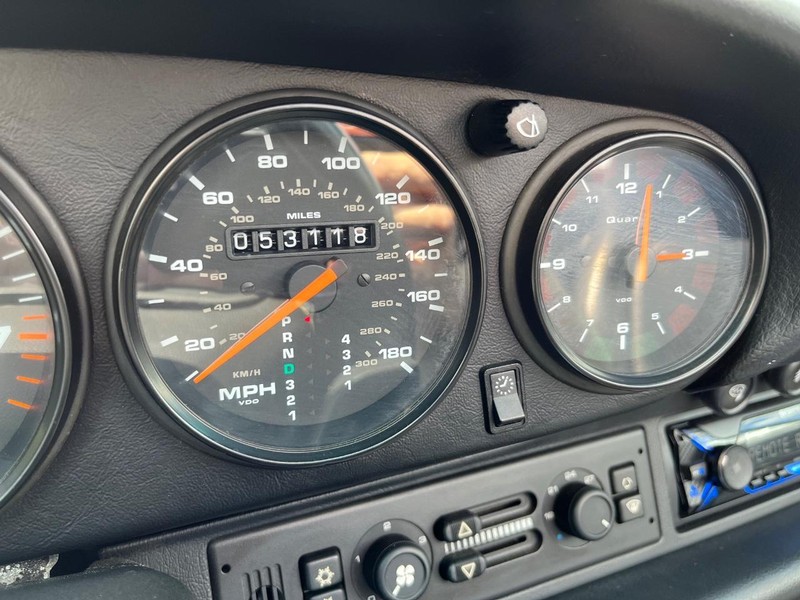 Porsche 911 Carrera Vehicle Full-screen Gallery Image 28