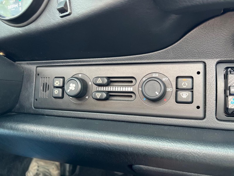 Porsche 911 Carrera Vehicle Full-screen Gallery Image 29