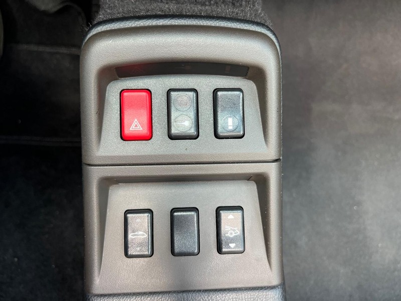 Porsche 911 Carrera Vehicle Full-screen Gallery Image 31