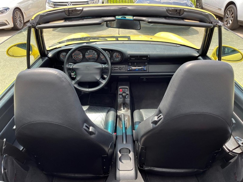 Porsche 911 Carrera Vehicle Full-screen Gallery Image 34