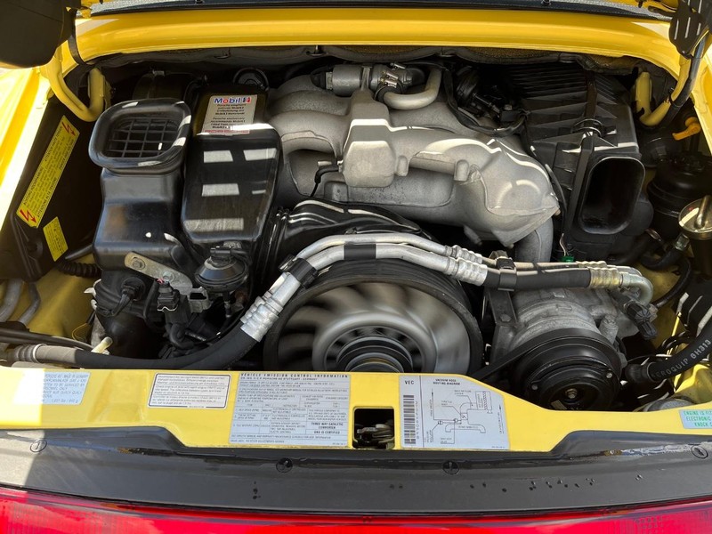 Porsche 911 Carrera Vehicle Full-screen Gallery Image 35