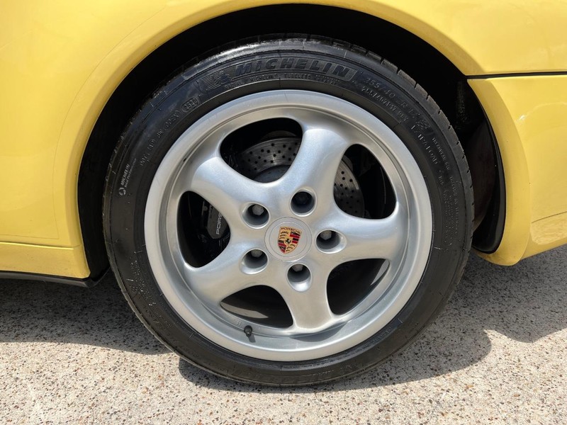 Porsche 911 Carrera Vehicle Full-screen Gallery Image 38