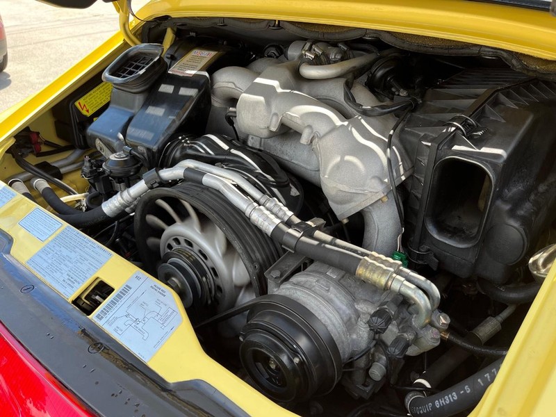 Porsche 911 Carrera Vehicle Full-screen Gallery Image 39