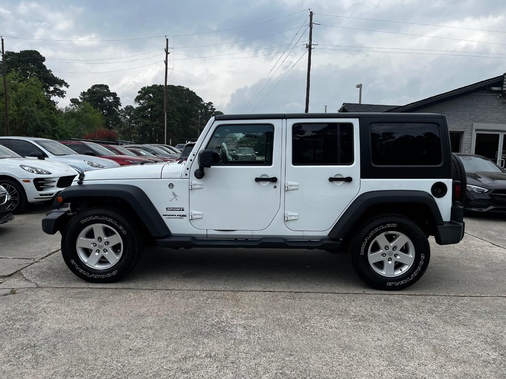 Jeep Wrangler JK Unlimited Vehicle Full-screen Gallery Image 09