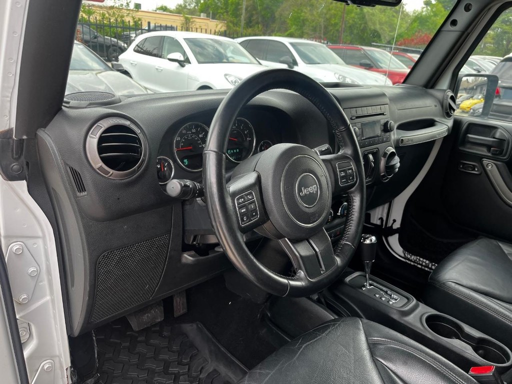 Jeep Wrangler JK Unlimited Vehicle Full-screen Gallery Image 10