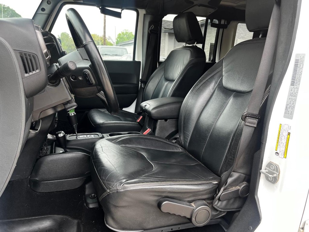 Jeep Wrangler JK Unlimited Vehicle Full-screen Gallery Image 11