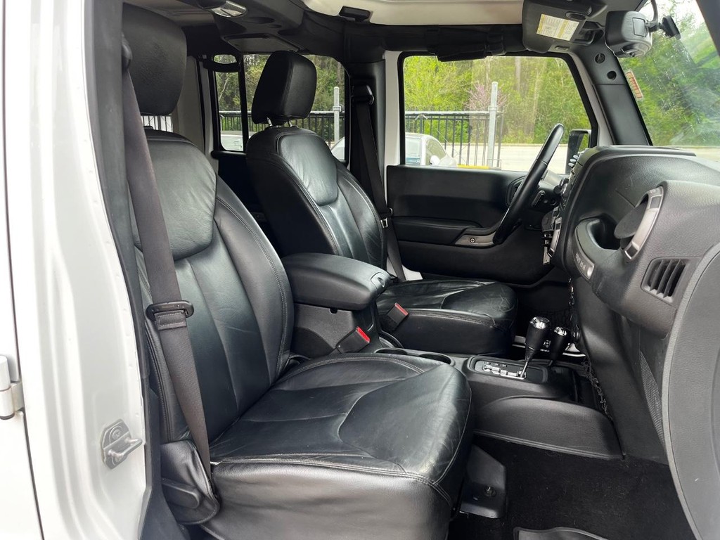 Jeep Wrangler JK Unlimited Vehicle Full-screen Gallery Image 14