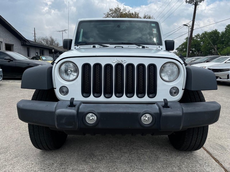 Jeep Wrangler JK Unlimited Vehicle Full-screen Gallery Image 02