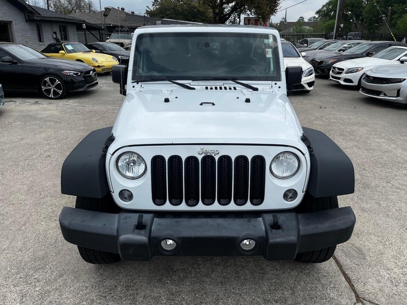 Jeep Wrangler JK Unlimited Vehicle Full-screen Gallery Image 03