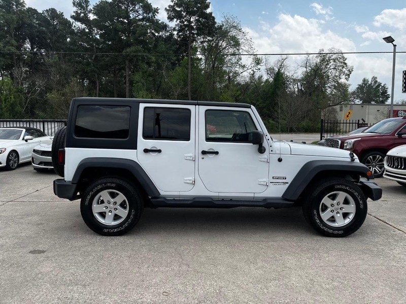 Jeep Wrangler JK Unlimited Vehicle Full-screen Gallery Image 05