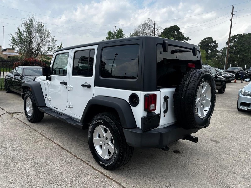 Jeep Wrangler JK Unlimited Vehicle Full-screen Gallery Image 08