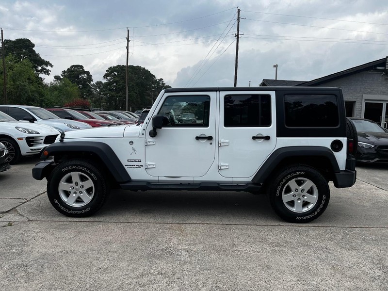 Jeep Wrangler JK Unlimited Vehicle Full-screen Gallery Image 09