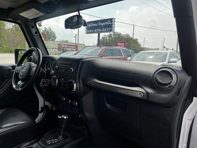 Jeep Wrangler JK Unlimited Vehicle Full-screen Gallery Image 13