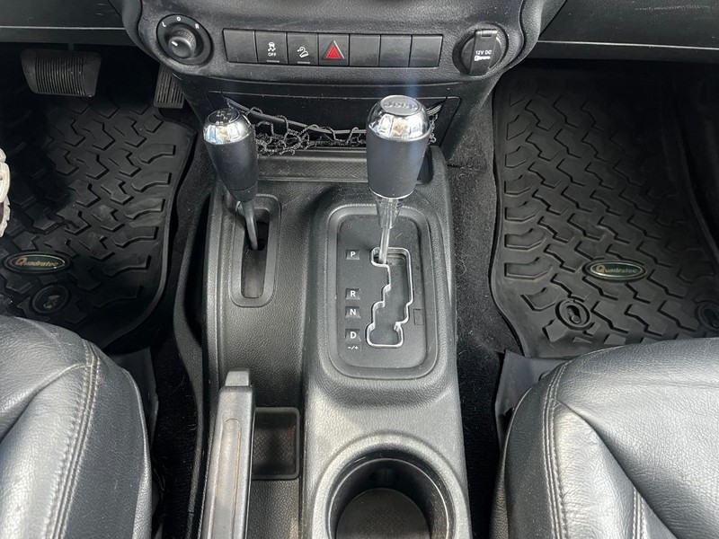 Jeep Wrangler JK Unlimited Vehicle Full-screen Gallery Image 24