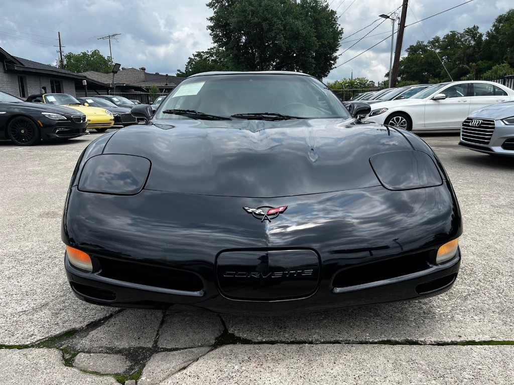 Chevrolet Corvette Vehicle Full-screen Gallery Image 02