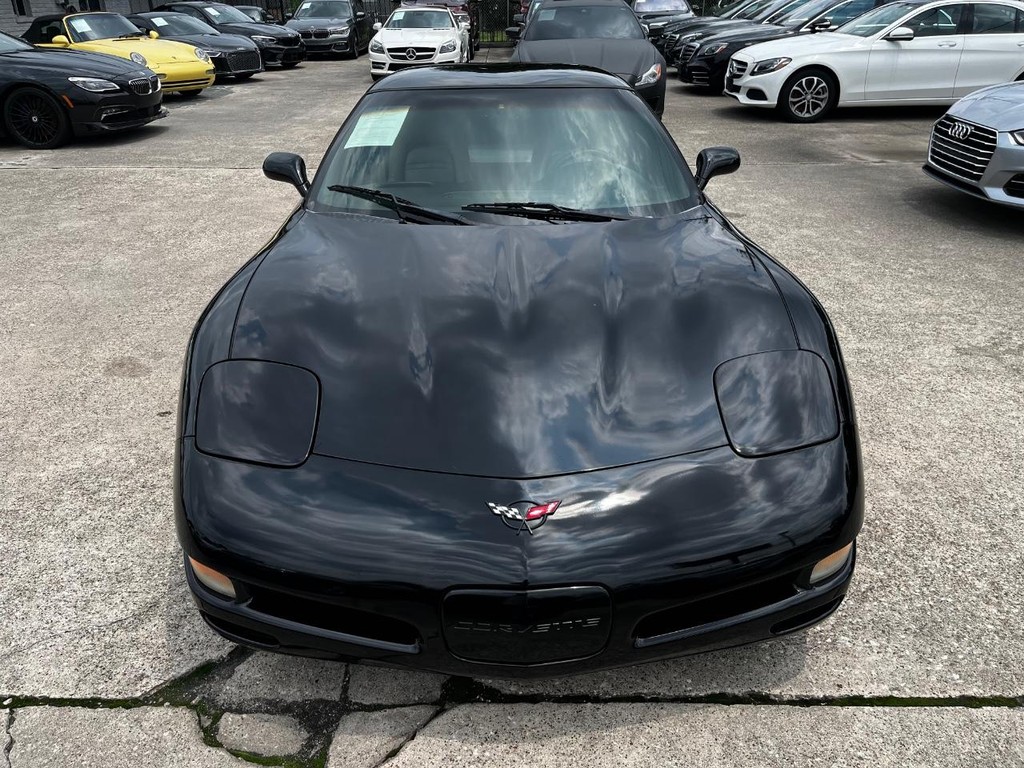 Chevrolet Corvette Vehicle Full-screen Gallery Image 03