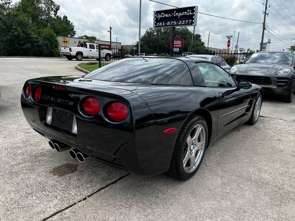 Chevrolet Corvette Vehicle Full-screen Gallery Image 06