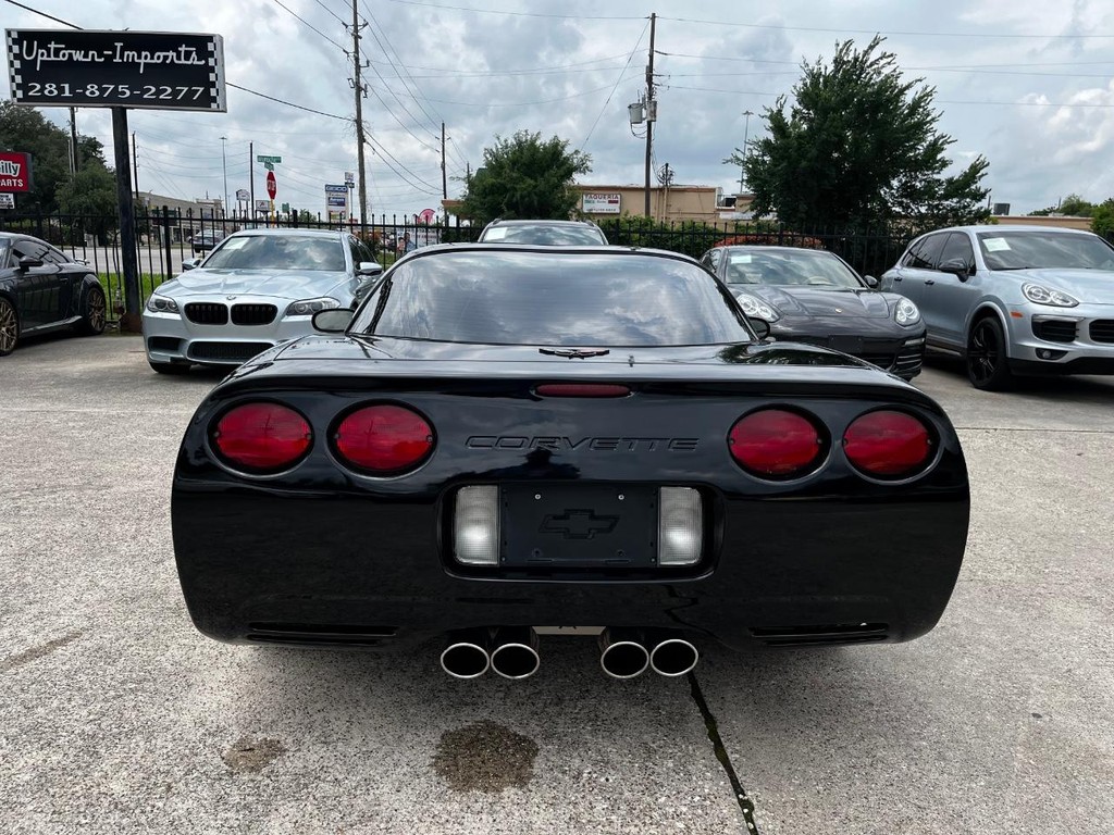 Chevrolet Corvette Vehicle Full-screen Gallery Image 07