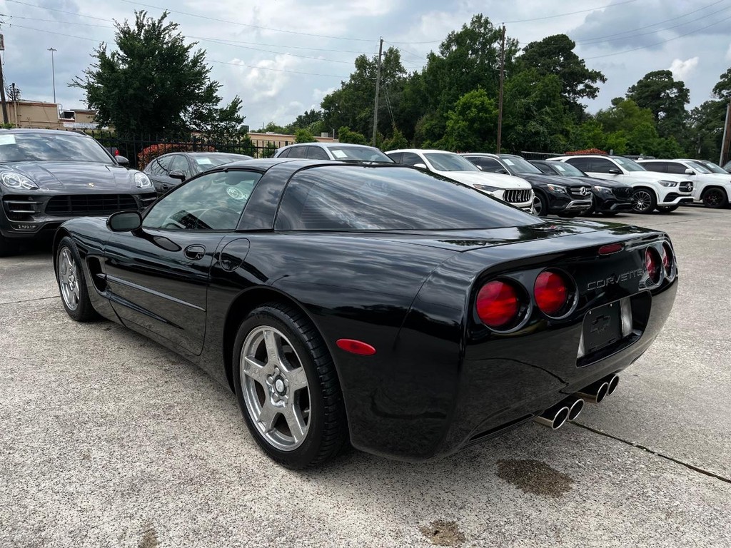 Chevrolet Corvette Vehicle Full-screen Gallery Image 08