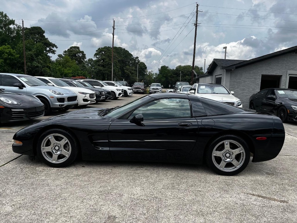 Chevrolet Corvette Vehicle Full-screen Gallery Image 09