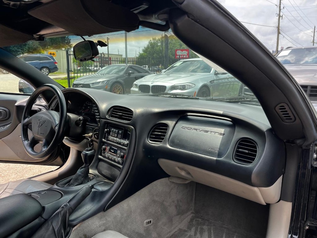 Chevrolet Corvette Vehicle Full-screen Gallery Image 13