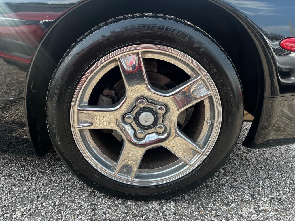 Chevrolet Corvette Vehicle Full-screen Gallery Image 19