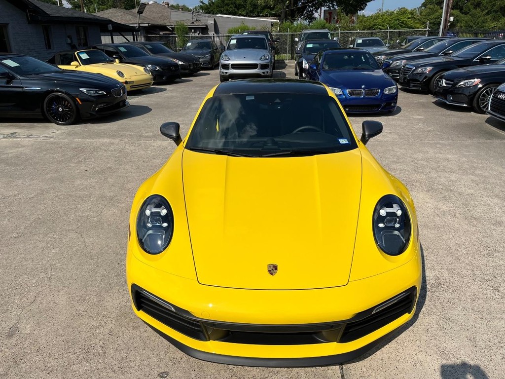 Porsche 911 Vehicle Full-screen Gallery Image 03