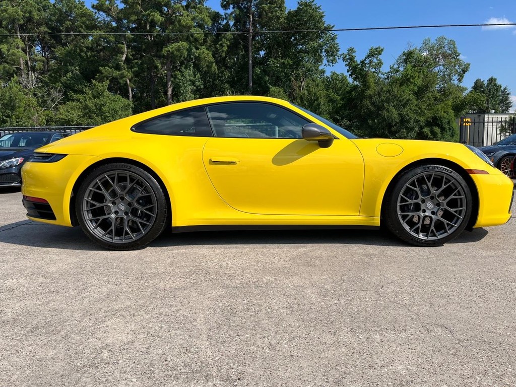 Porsche 911 Vehicle Full-screen Gallery Image 05