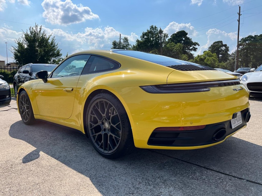 Porsche 911 Vehicle Full-screen Gallery Image 09