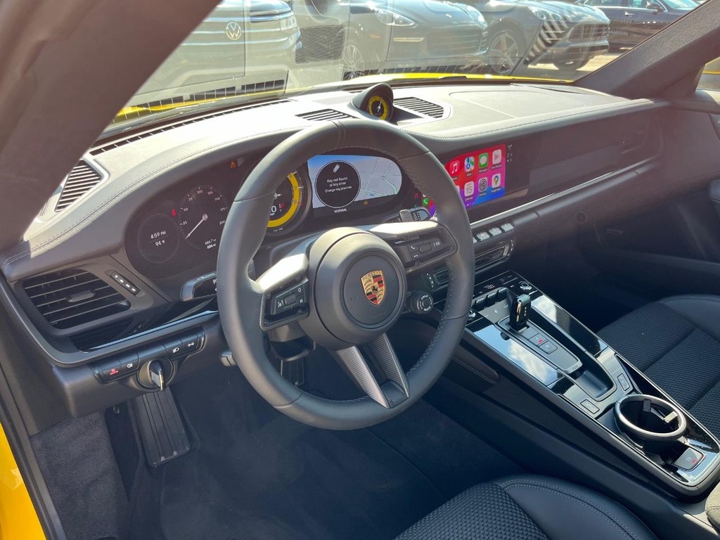 Porsche 911 Vehicle Full-screen Gallery Image 11