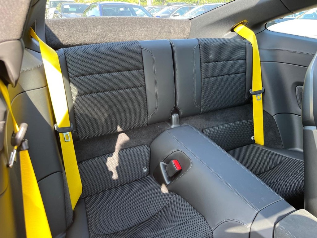 Porsche 911 Vehicle Full-screen Gallery Image 17